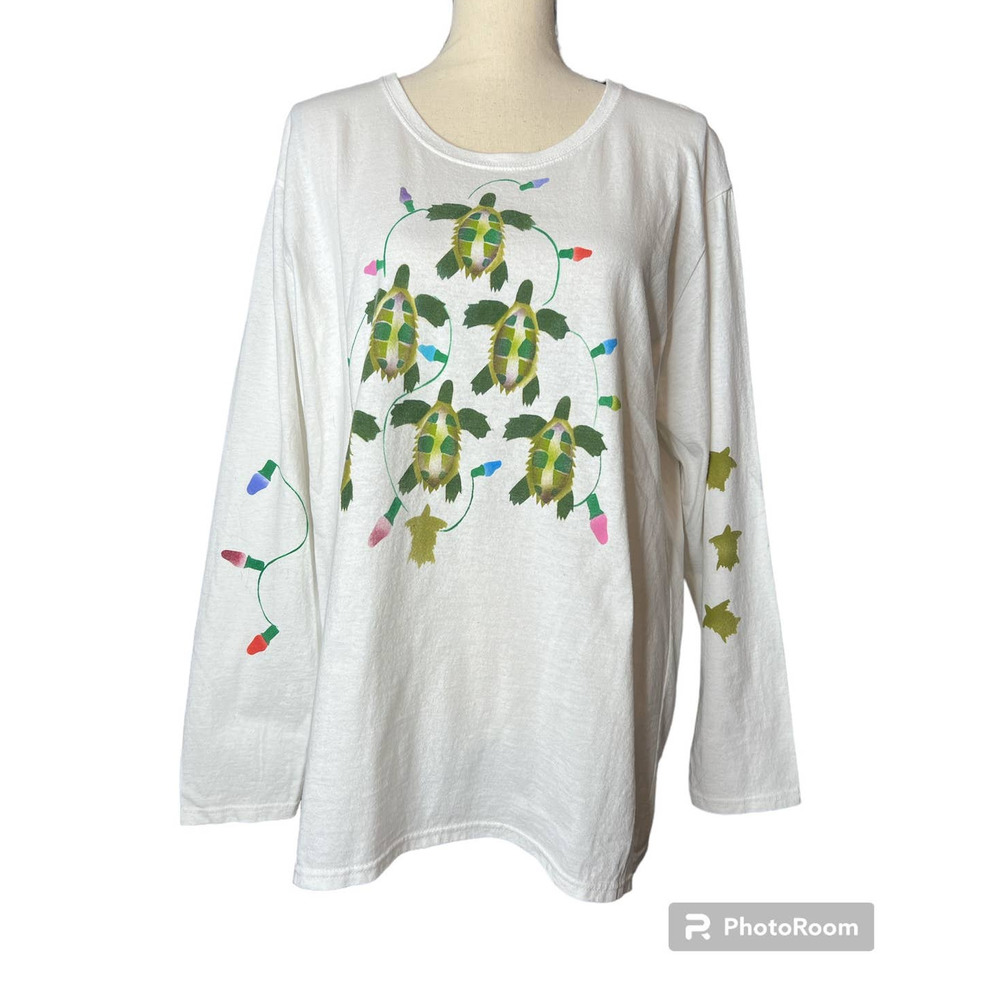 Gildan Women's T-shirt Size 2XL Decorated with Turtles and Christmas Lights